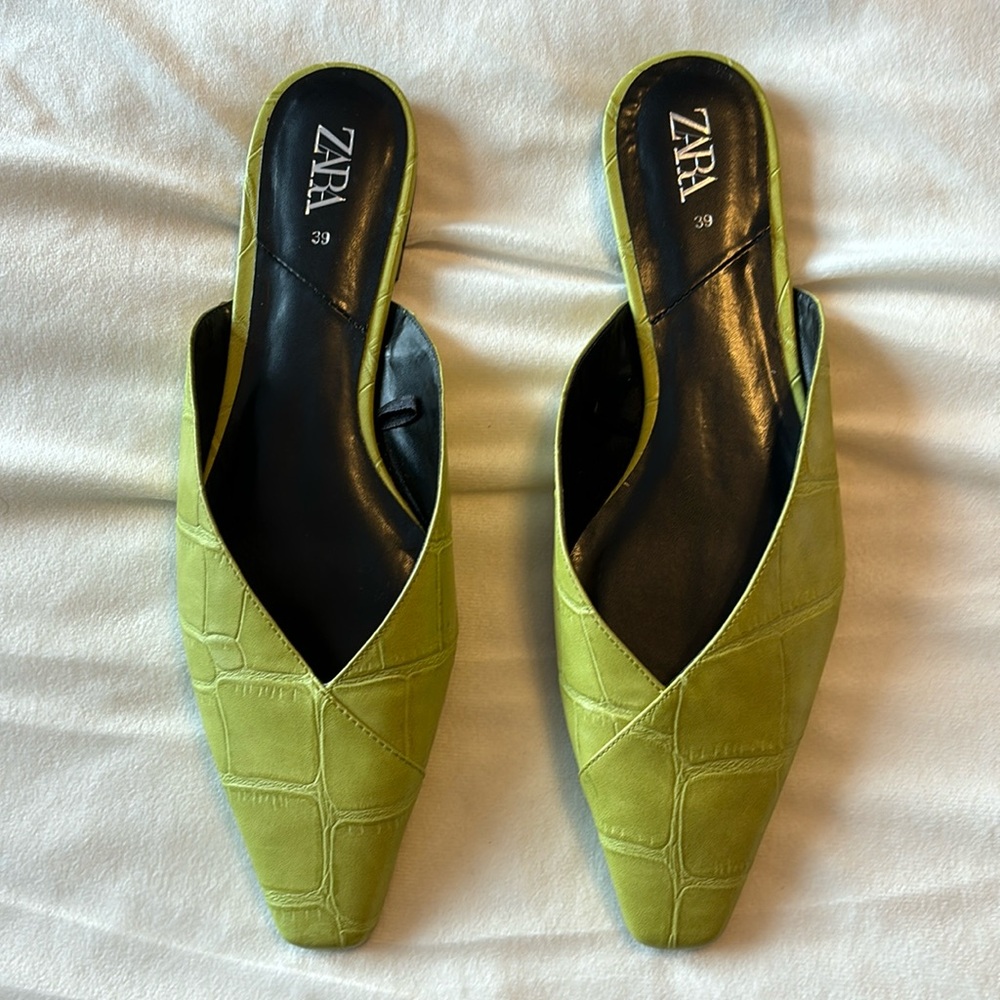 Zara size 8 flat slides; embossed print in pretty green color.  Gently worn.